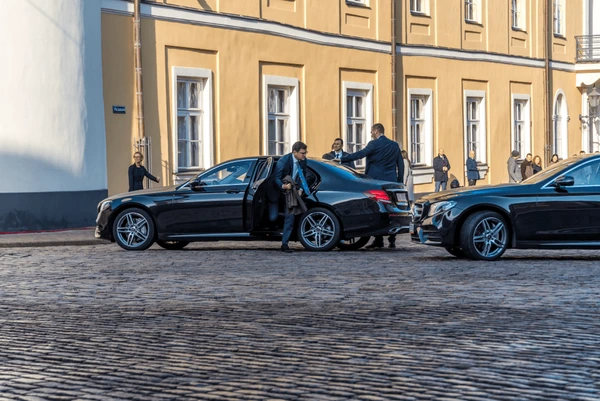 Chauffeur from Darwin Airport to CBD